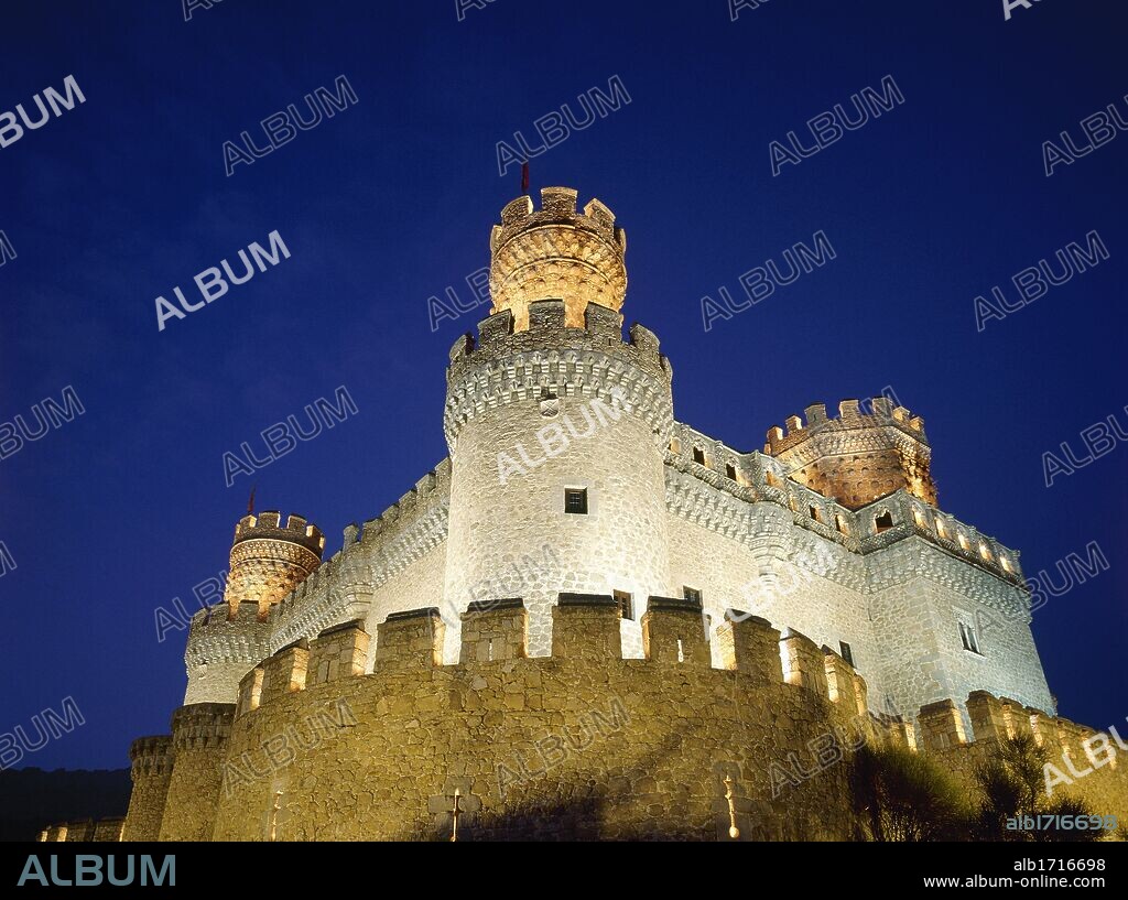COMUNIDAD DE MADRID. MANZANARES EL REAL. Castillo del marqués de Santillana (siglo XV), magnífico ejemplar de fortaleza-palacio. España.