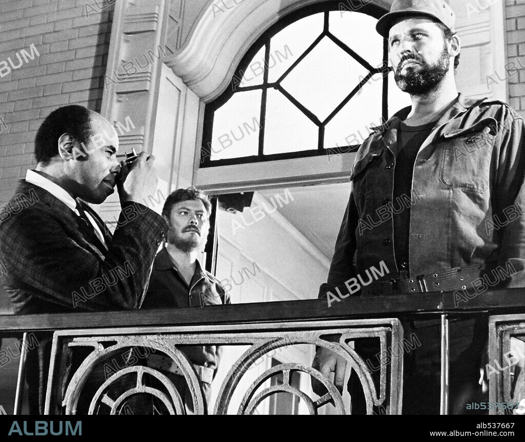 JOHN VERNON and ROSCOE LEE BROWNE in TOPAZ, 1969, directed by ALFRED HITCHCOCK. Copyright UNIVERSAL PICTURES.