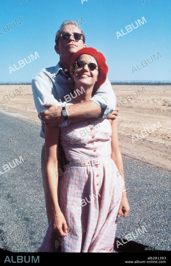 DEBRA WINGER y JOHN MALKOVICH en EL CIELO PROTECTOR, 1990 (THE SHELTERING SKY), dirigida por BERNARDO BERTOLUCCI. Copyright WARNER BROTHERS.