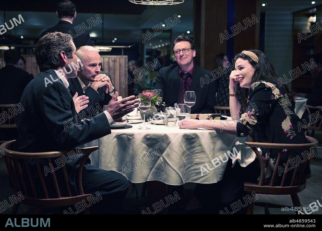 AISLING BEA, MARK BONNAR y RISTEARD COOPER en QUIZ: EL ESCÁNDALO DE ¿QUIÉN QUIERE SER MILLONARIO?, 2020 (QUIZ). Copyright LEFT BANK PICTURES.