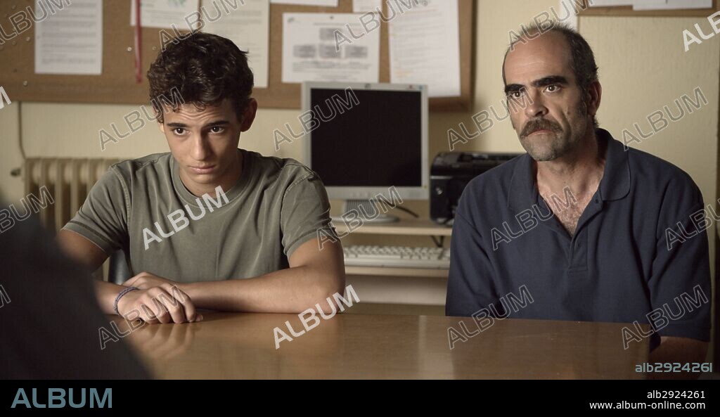 LUIS TOSAR and MIGUEL HERRAN in A CAMBIO DE NADA, 2015, directed by DANIEL GUZMAN. Copyright EL NIÑO PRODUCCIONES/LA COMPETENCIA/LA MIRADA OBLICUA/TELEFO.