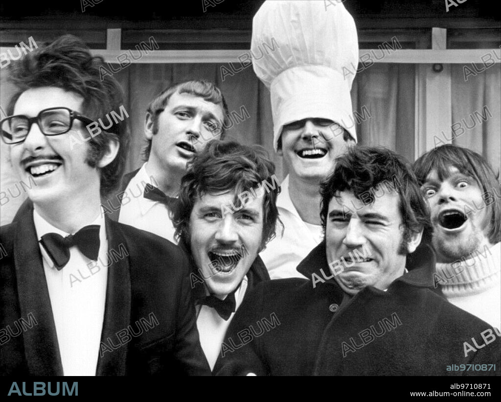 ERIC IDLE, GRAHAM CHAPMAN, JOHN CLEESE, MICHAEL PALIN, TERRY GILLIAM and TERRY JONES in AND NOW FOR SOMETHING COMPLETELY DIFFERENT, 1971, directed by IAN MACNAUGHTON. Copyright TRIDENT FILMS.