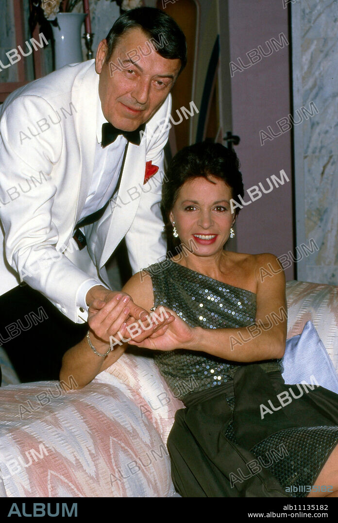 Günther Ungeheuer and Karin Eickelbaum photo shoot "A nice gentleman" Retro on the death of Günther Ungeheuer 1989 (original german headline: Theater "Ein netter Herr" Retro zum Tod von Günther Ungeheuer 1989).