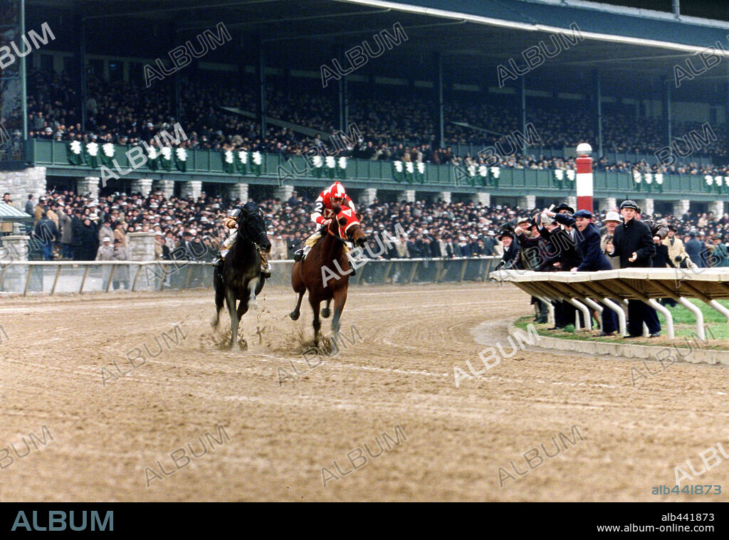 CHRIS MCCARRON and GARY STEVENS in SEABISCUIT, 2003, directed by GARY ROSS. Copyright UNIVERSAL PICTURES/DREAMWORKS SKU/SPYGLASS ENT/LANGER THAN L.