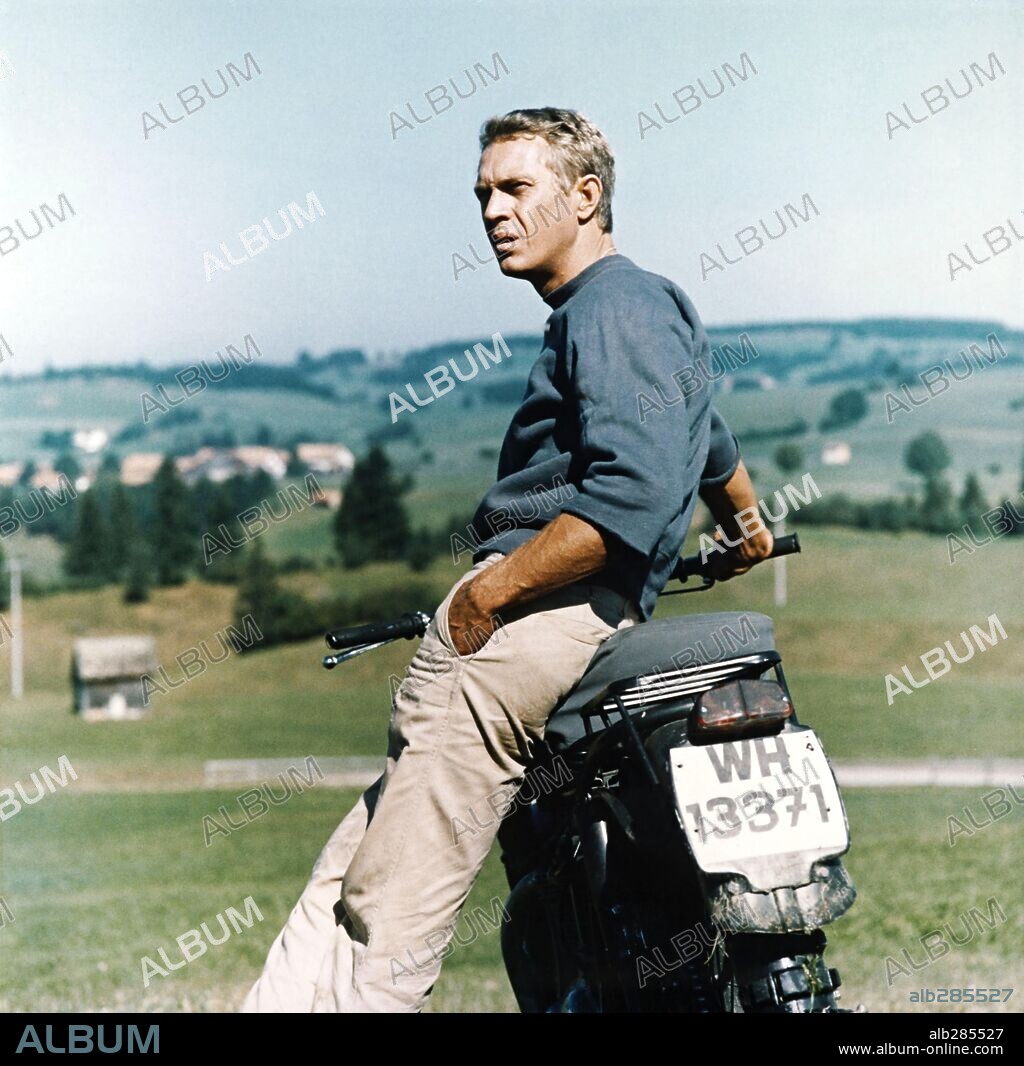 STEVE MCQUEEN en LA GRAN EVASIÓN, 1963 (THE GREAT ESCAPE), dirigida por JOHN STURGES. Copyright MIRISCH/UNITED ARTISTS.