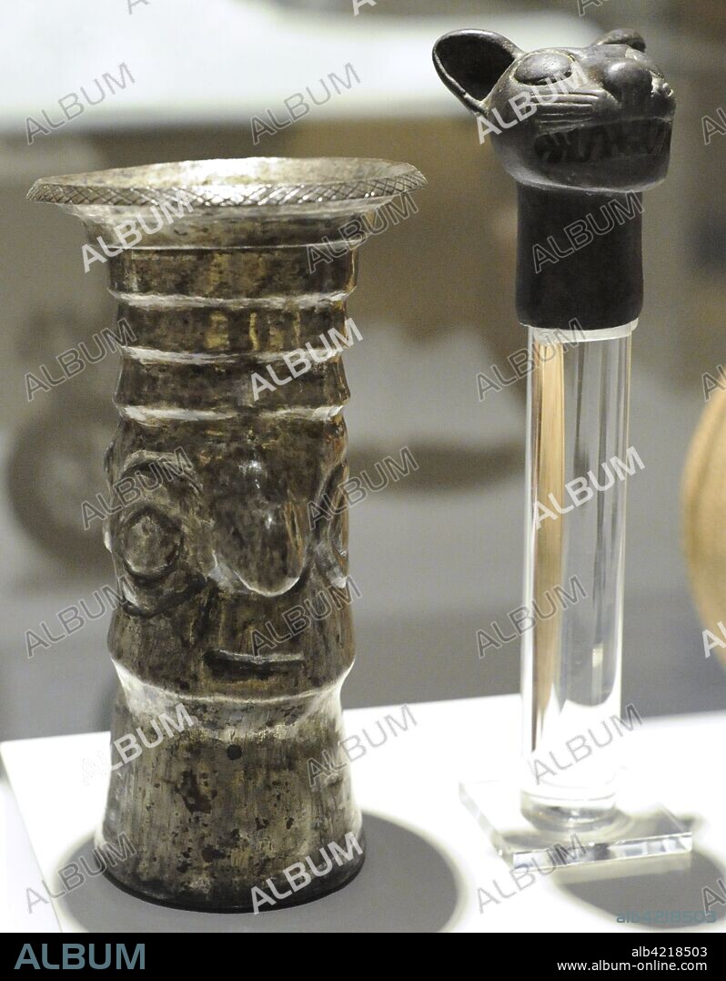 Vaso cefalomorfo. Plata. Cultura Chimú, Período Intermedio Tardío (1100-1400 d. C.). Perú. Puño de bastón figurando una cabeza de felino. Bronce. Cultura Chimú-Inca, Horizonte Tardío (1400-1533 d. C.). Perú. Museo de América. Madrid. España.