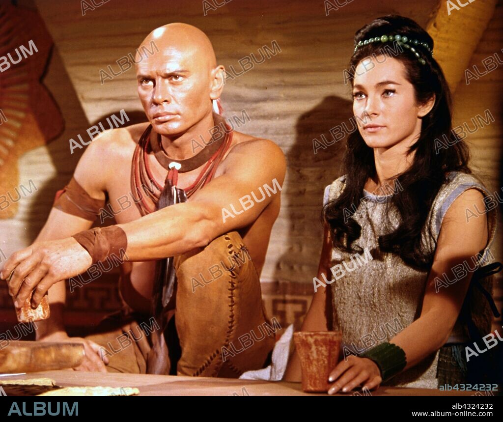 SHIRLEY ANNE FIELD y YUL BRYNNER en LOS REYES DEL SOL, 1963 (KINGS OF THE SUN), dirigida por J. LEE THOMPSON. Copyright UNITED ARTISTS.