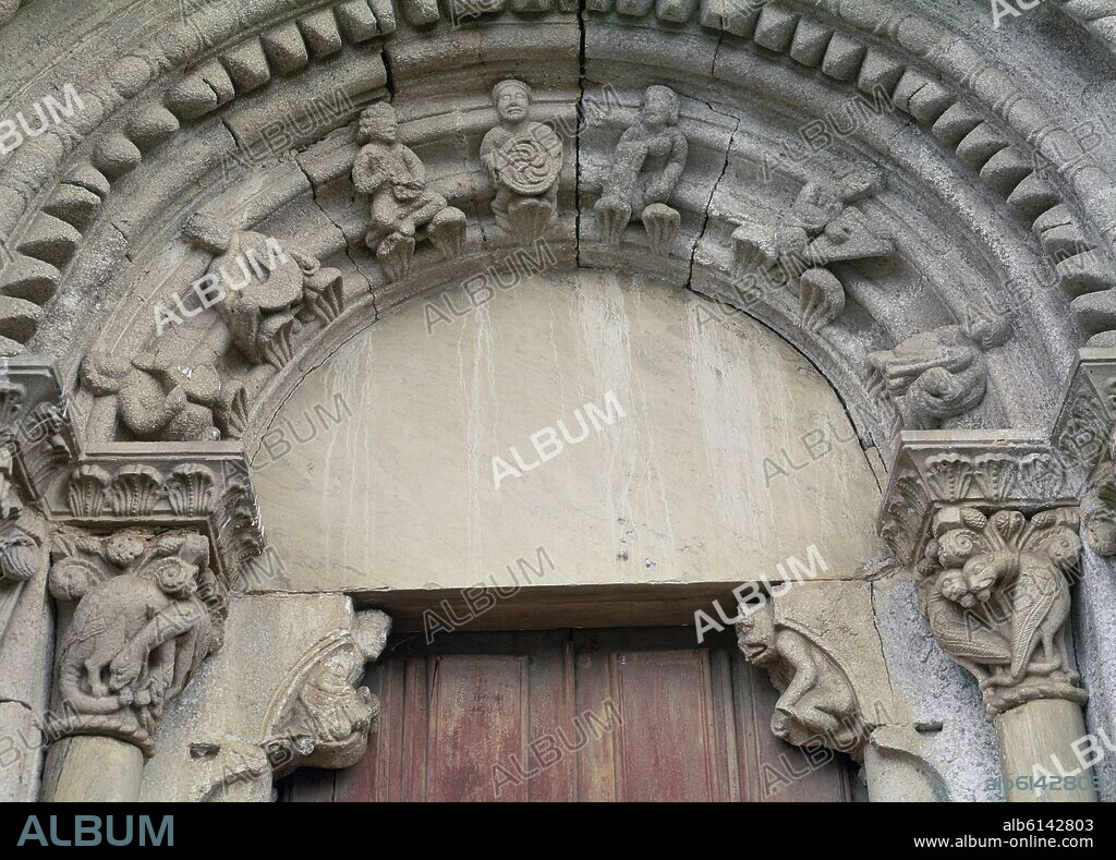 ARQUIVOLTAS DE LA PORTADA DE LA IGLESIA DEL MONASTERIO DE SAN ESTEBAN DE RIBAS DE MIÑO - SIGLO XII - ROMANICO GALLEGO.