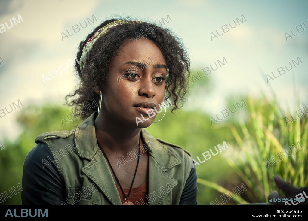 SIMONA BROWN dans MON AMIE ADÈLE, 2021 (BEHIND HER EYES), réalisé par STEVE LIGHTFOOT. Copyright LEFT BANK PICTURES/SONY PICTURES TV PROD UK.
