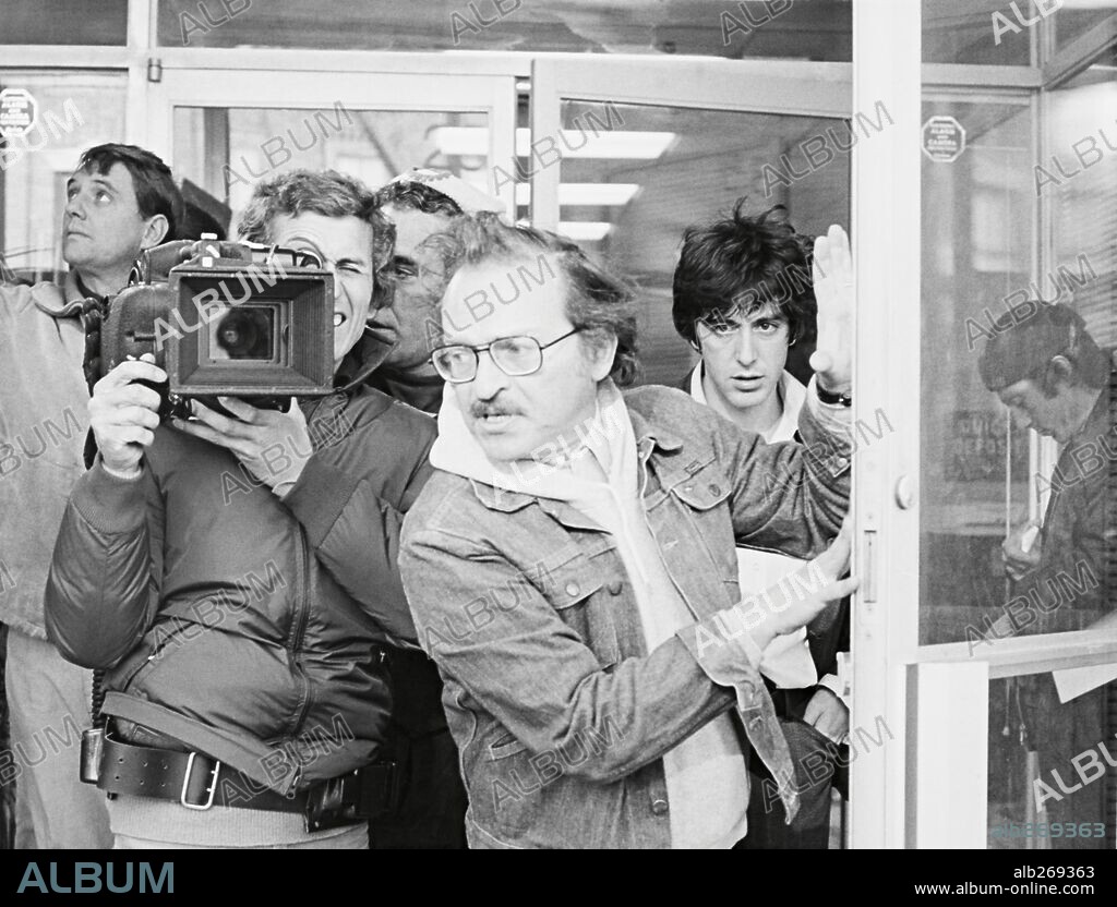 AL PACINO et SIDNEY LUMET dans DOG DAY AFTERNOON, 1975, réalisé par SIDNEY LUMET. Copyright WARNER BROTHERS.