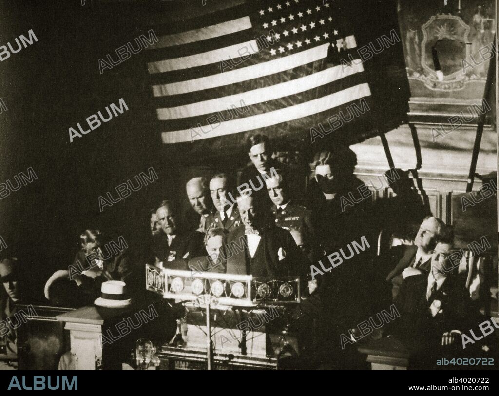 New York Governor Al Smith accepting the Democratic nomination for the Presidency, August 1928. Alfred Emanuel Smith, Jr (1873-1944) giving his acceptance speech in the Assembly chamber at Albany, New York, USA. Elected Governor of New York four times, he was defeated in the 1928 US presidential election by the Republican candidate, Herbert Hoover.