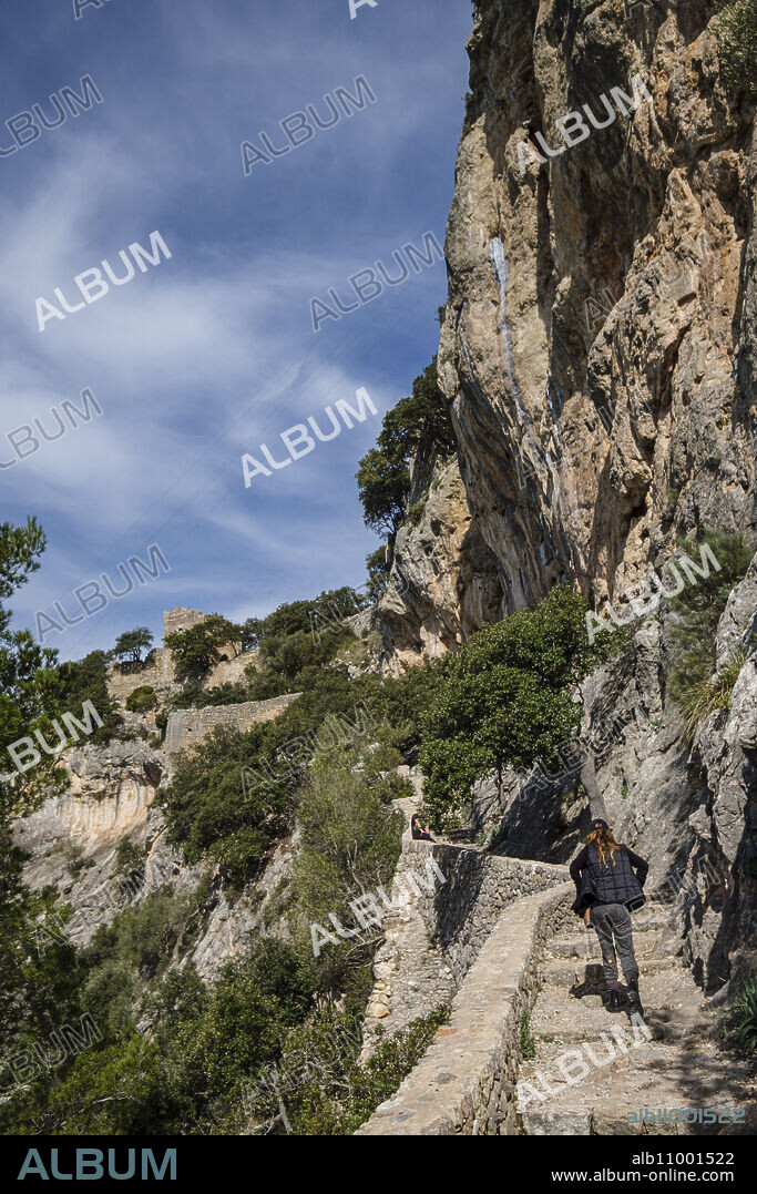 cobbled path to the castle of Alaro, Alaro, Mallorca, Balearic Islands, Spain.