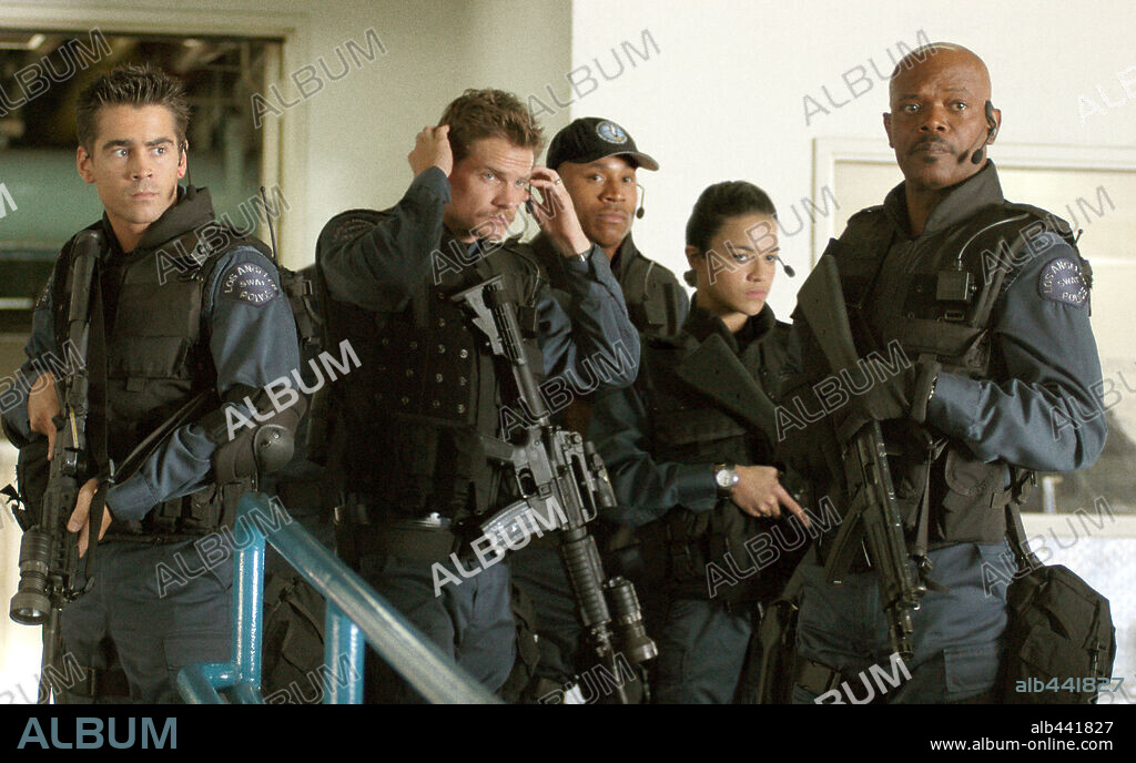 BRIAN VAN HOLT, COLIN FARRELL, LL COOL J, MICHELLE RODRIGUEZ y SAMUEL L. JACKSON en S. W. A. T. LOS HOMBRES DE HARRELSON, 2003 (S. W. A. T.), dirigida por CLARK JOHNSON. Copyright COLUMBIA PICTURES / MORTON, MERRICK.