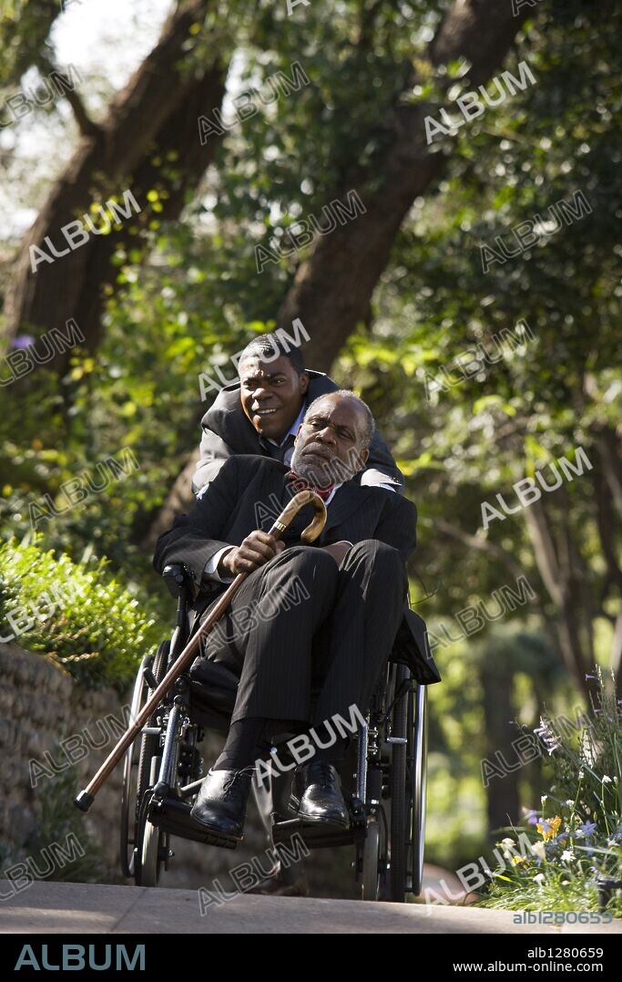 DANNY GLOVER y TRACY MORGAN en UN FUNERAL DE MUERTE, 2010 (DEATH AT A FUNERAL), dirigida por NEIL LABUTE. Copyright SCREEN GEMS.