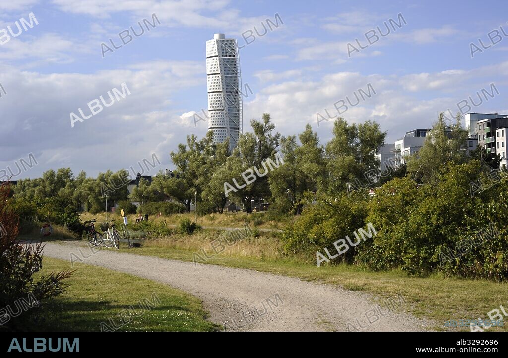 SUECIA. Malmo. Rascacielos residencial Turning Torso (torso en giro). 190 metros de altura. Obra del arquitecto español Santiago Calatrava. Inagurado en 2005.