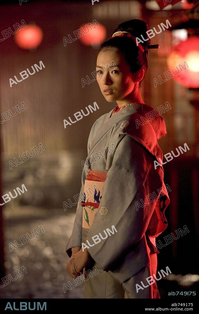 ZIYI ZHANG in MEMOIRS OF A GEISHA, 2005, directed by ROB MARSHALL. Copyright COLUMBIA PICTURES / JAMES, DAVID.