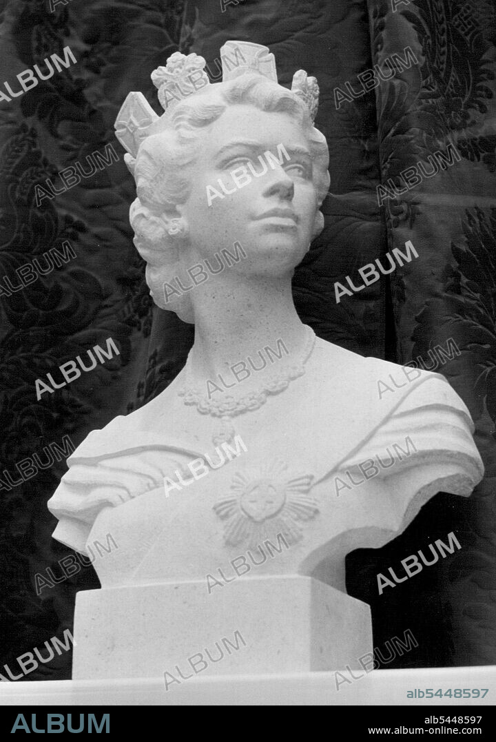 The Famous In Sculpture -- Bust of Her Majesty Queen Elizabeth II, in bianco del mare, by George H. Paulin, H.R.I., A.R.S.A., F.R.B.S. The Society of Portrait Sculptors are holding an Exhibition at the Imperial Institute, South Kensington, S.W. Many of the most famous sculptors are exhibiting. November 16, 1953. (Photo by Fox Photos).