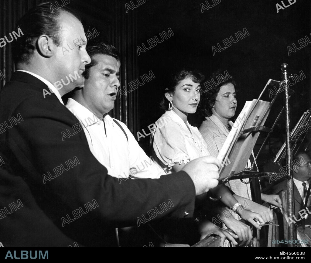 Tito gobbi. giuseppe di stefano. maria callas. adriana lazzarini during the recording of Rigoletto.
