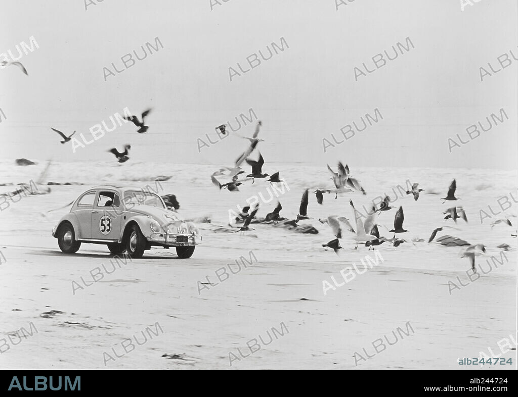 HERBIE, UN VOLANTE LOCO, 1974 (HERBIE RIDES AGAIN), dirigida por ROBERT STEVENSON. Copyright WALT DISNEY PRODUCTIONS.