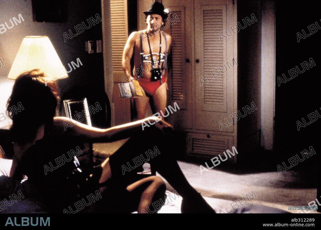 MARLO THOMAS and ROB SCHNEIDER in DEUCE BIGALOW: MALE GIGOLO, 1999, directed by MIKE MITCHELL. Copyright TOUCHSTONE PICTURES.