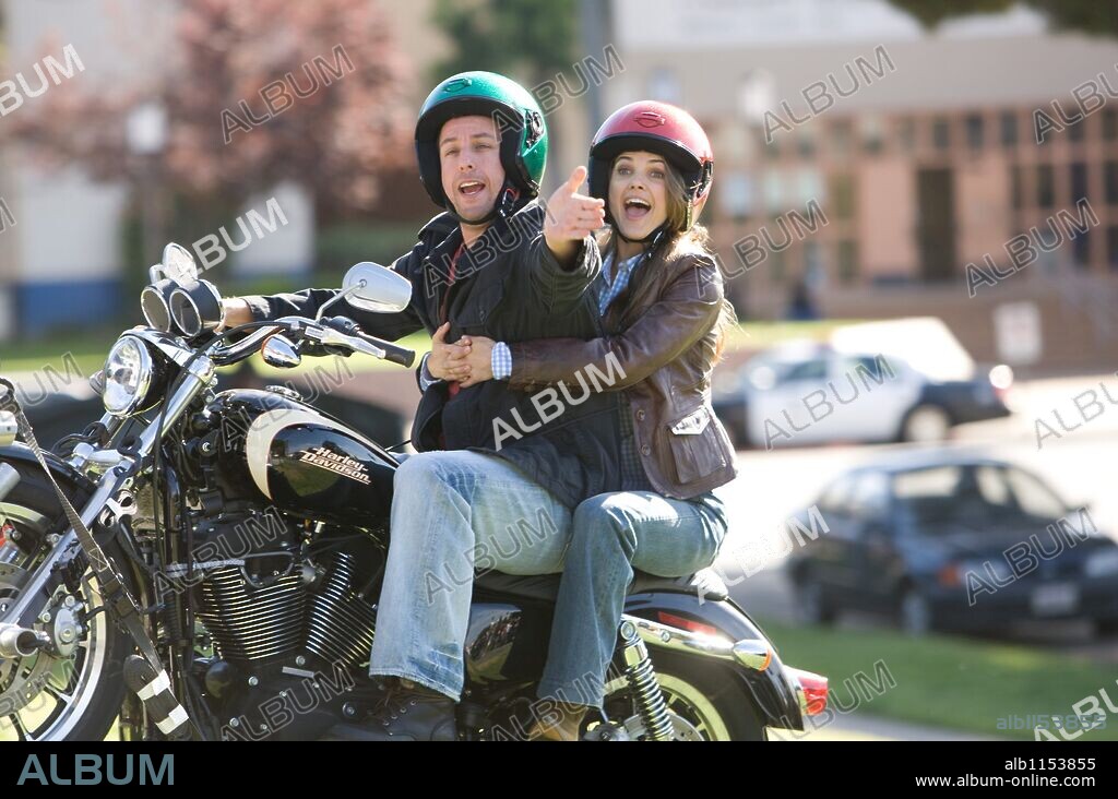 ADAM SANDLER y KERI RUSSELL en MÁS ALLÁ DE LOS SUEÑOS, 2008 (BEDTIME STORIES), dirigida por ADAM SHANKMAN. Copyright WALT DISNEY PICTURES / BENNETT, TRACY.