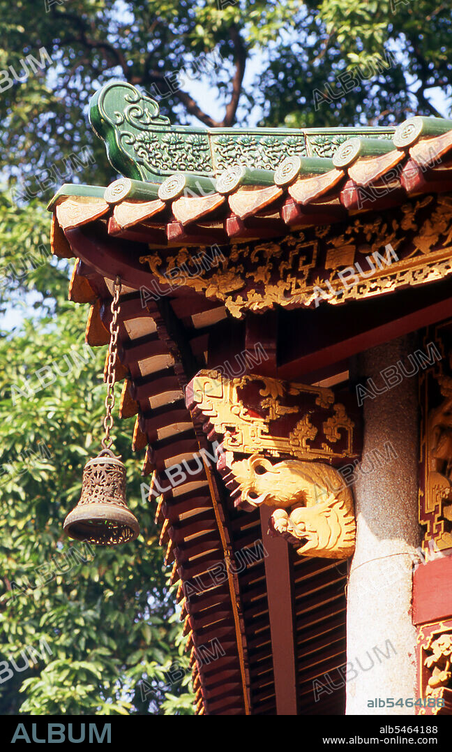 Liurong Si (Temple of the Six Banyan Trees), was founded over 1,400 years ago. The trees that inspired the 11th-century poet and calligrapher Su Dongpo to name the temple have since died. Overlooking it all is the Hua Ta (Flower Pagoda), a slender relic of the Song dynasty, built in 1097.