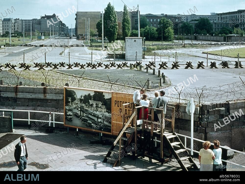 Berlin, Potsdamer Platz. View over the Wall towards Leipziger Straße. Photo, c. 1970.