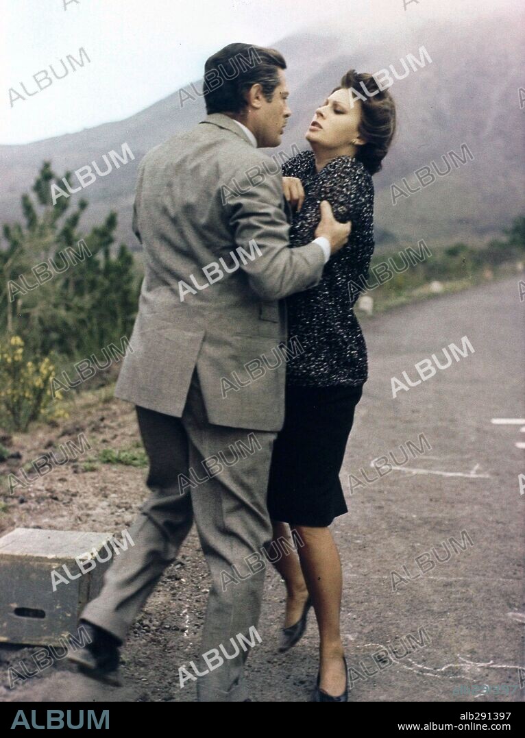 MARCELLO MASTROIANNI y SOPHIA LOREN en MATRIMONIO A LA ITALIANA, 1964 (MATRIMONIO ALL'ITALIANA), dirigida por VITTORIO DE SICA. Copyright COMPAGNIA CINEMATOGRAFICA CHAMPION.