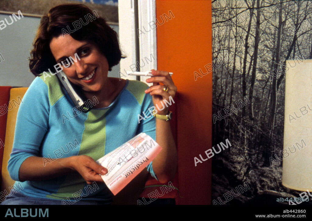 CLARA SEGURA en EXCUSAS!, 2003 (EXCUSES!), dirigida por JOEL JOAN. Copyright ARRISKA FILMS/IMPOSIBLE FILMS.