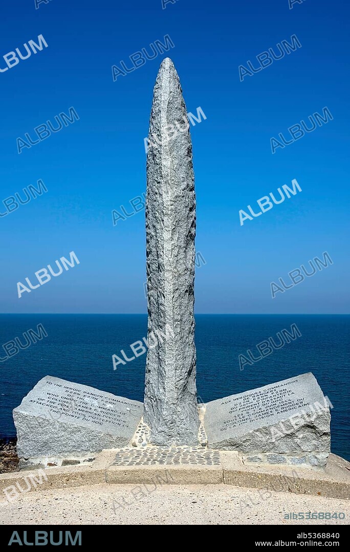 Ranger monument and bunker above the Atlantic, Pointe du Hoc memorial, Omaha Beach, Lower Normandy, France, Europe