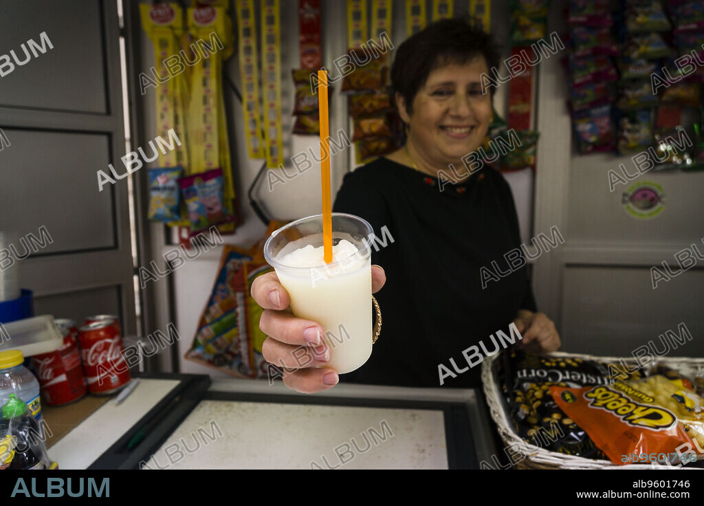 chiringuito Can Calent, helado de agua de nieve, Sa Pobla, Mallorca, balearic islands, spain, europe.