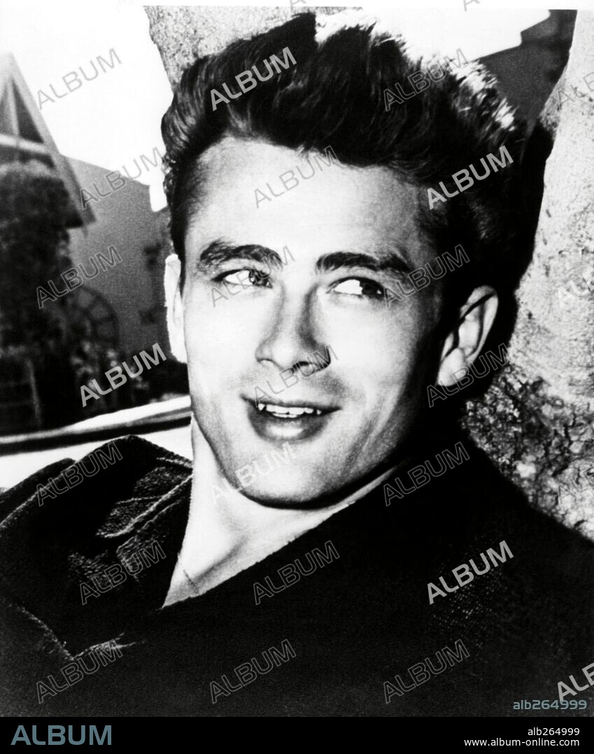JAMES DEAN in EAST OF EDEN, 1955, directed by ELIA KAZAN. Copyright WARNER BROTHERS.
