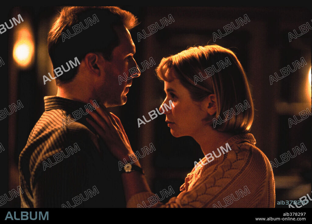 EMILY WATSON y RALPH FIENNES en EL DRAGÓN ROJO, 2002 (RED DRAGON), dirigida por BRETT RATNER. Copyright UNIVERSAL STUDIOS / WILSON, GLEN.