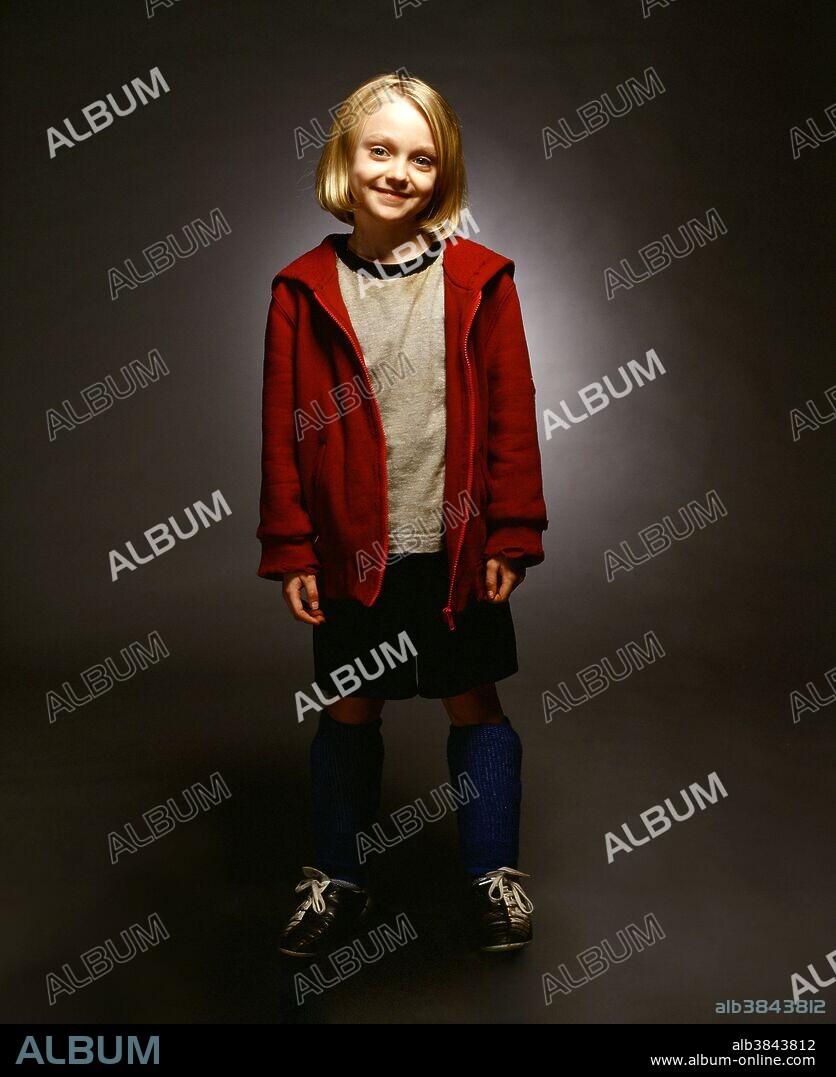 FANNING DAKOTA. DAKOTA FANNING en ABDUCIDOS, 2002 (TAKEN), dirigida por LESLIE BOHEM. Copyright DREAMWORKS TELEVISION.