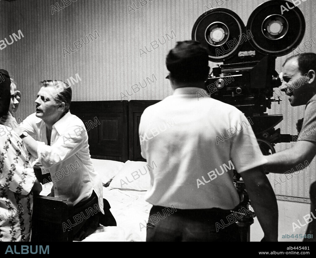 MARCELLO MASTROIANNI en FELLINI OCHO Y MEDIO, 1963 (8 1/2), dirigida por FEDERICO FELLINI. Copyright CINERIZ.