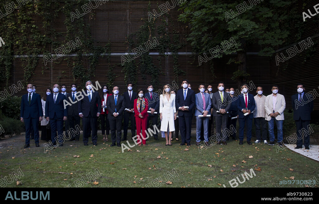 Madrid, 09/28/2021. The Minister of Foreign Affairs, José Manuel Albares, pays tribute to the employees of the Kabul Embassy. Gabriel Ferrán, former Spanish ambassador to Afghanistan, and Paula Sánchez Díaz, among others, were decorated. Photo: Ángel de Antonio. ARCHDC.