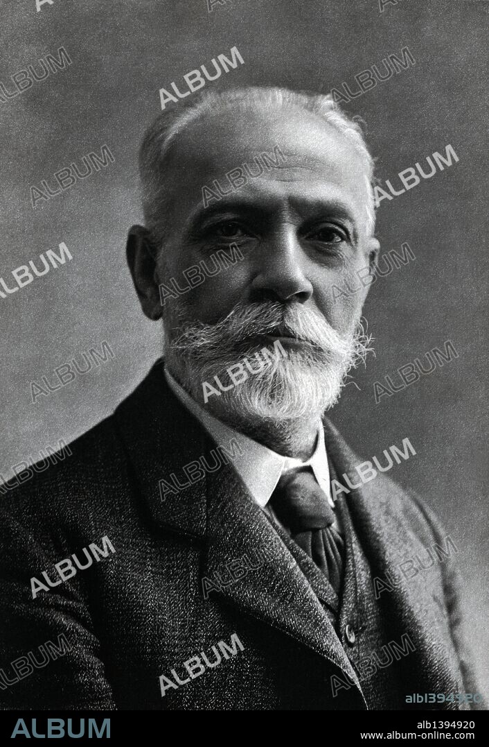 Giner de los Ríos, Hermenegildo (Cádiz, 1847-Granada, 1923). Periodista, escritor, pedagogo, publicista y político español vinculado a la Institución Libre de Enseñanza fundada por su hermano Francisco.