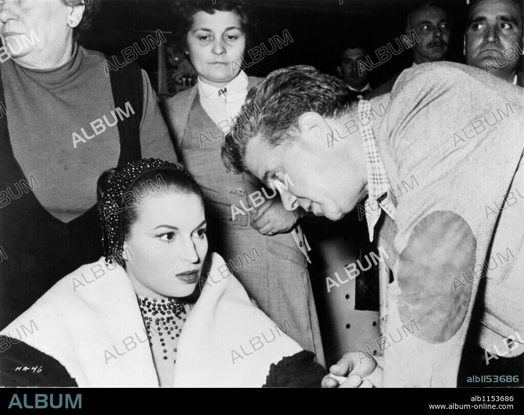 ROBERT ROSSEN and SILVANA MANGANO in MAMBO, 1954, directed by ROBERT ROSSEN. Copyright PARAMOUNT PICTURES. Estreno de alejandro Magno.