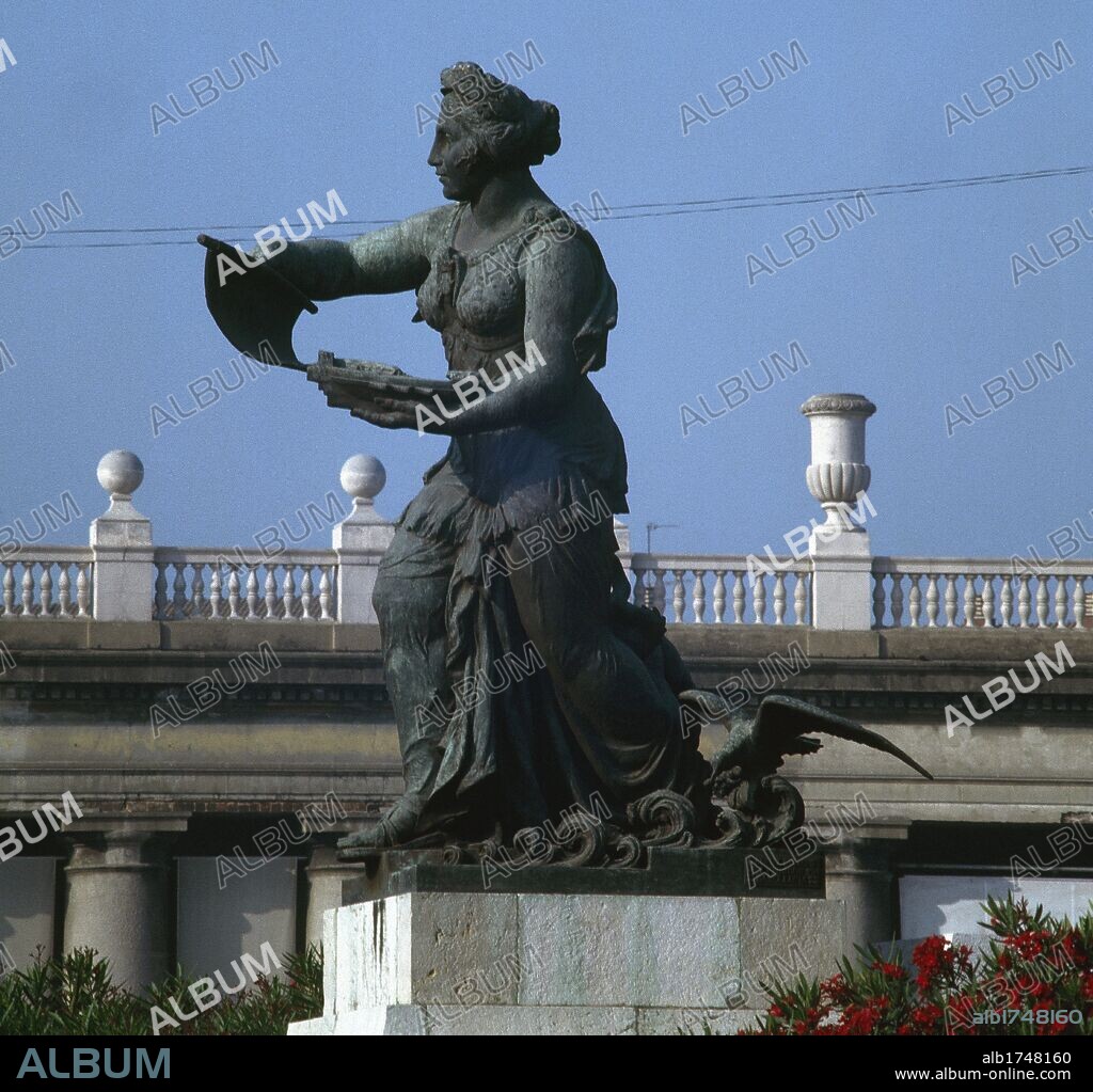 ARTE S. XIX. LLUCIA (1880-1951) Y MIQUEL OSLE SAENZ DE MEDRANO (1879-1959). "LA NAVEGACION". Grupo escultórico en bronce. Se encuentra en la Plaza España. BARCELONA. Cataluña.