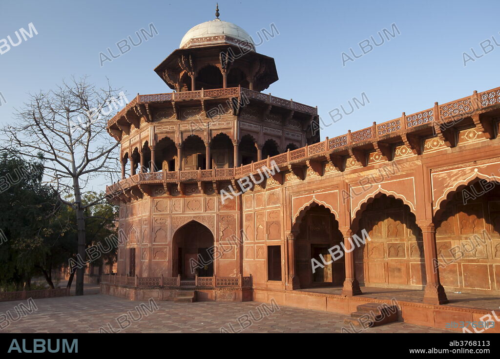 The Taj Mahal Mosque red sandstone and white marble dome at dawn, Uttar Pradesh, India.
