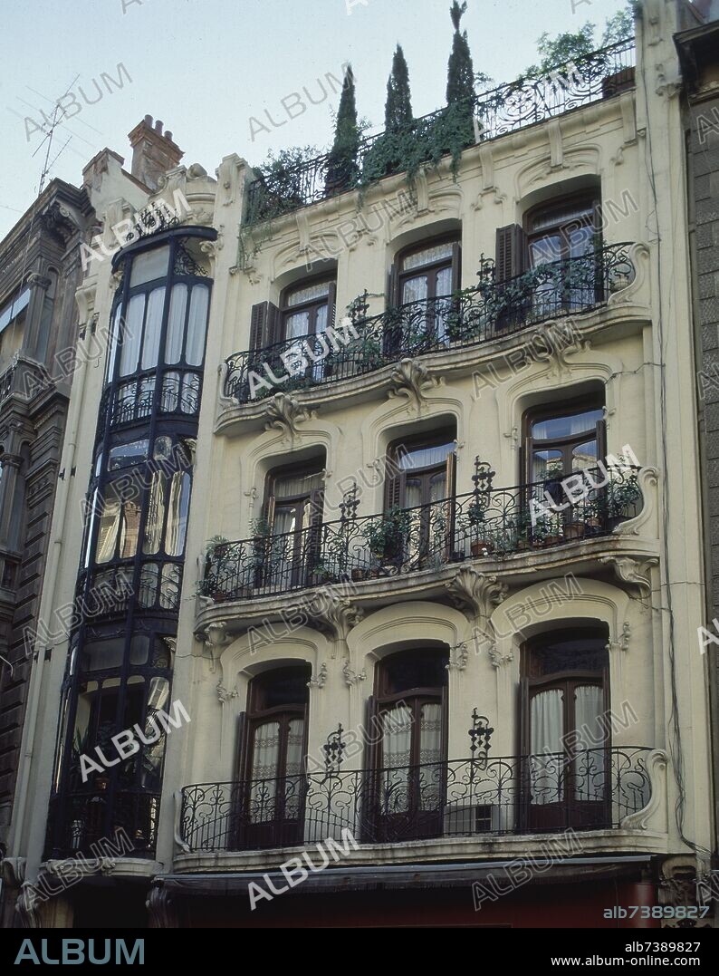 REYNALS EDUARDO. EDIFICIO MODERNISTA SITUADO EN LA PLAZA MATUTE Nº 12.