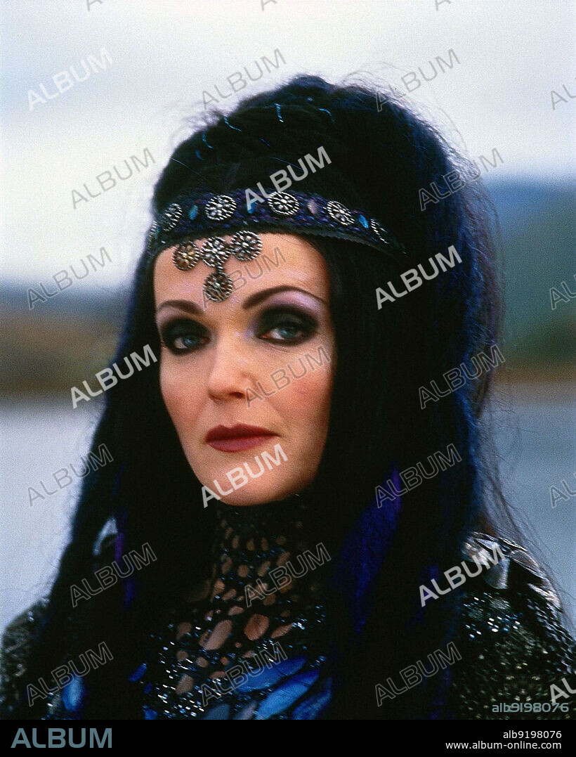MIRANDA RICHARDSON en MERLIN, 1998, dirigida por STEVE BARRON. Copyright NBC.