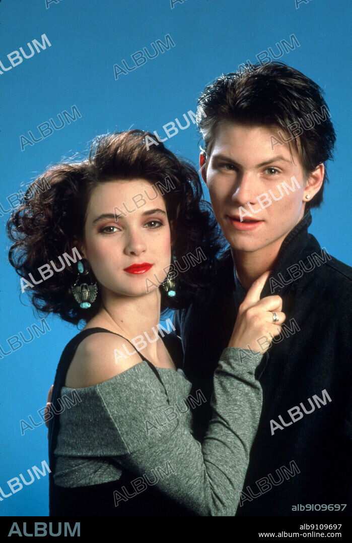 CHRISTIAN SLATER and WINONA RYDER in HEATHERS, 1989, directed by MICHAEL LEHMANN. Copyright CINEMARQUE-NEW WORLD.