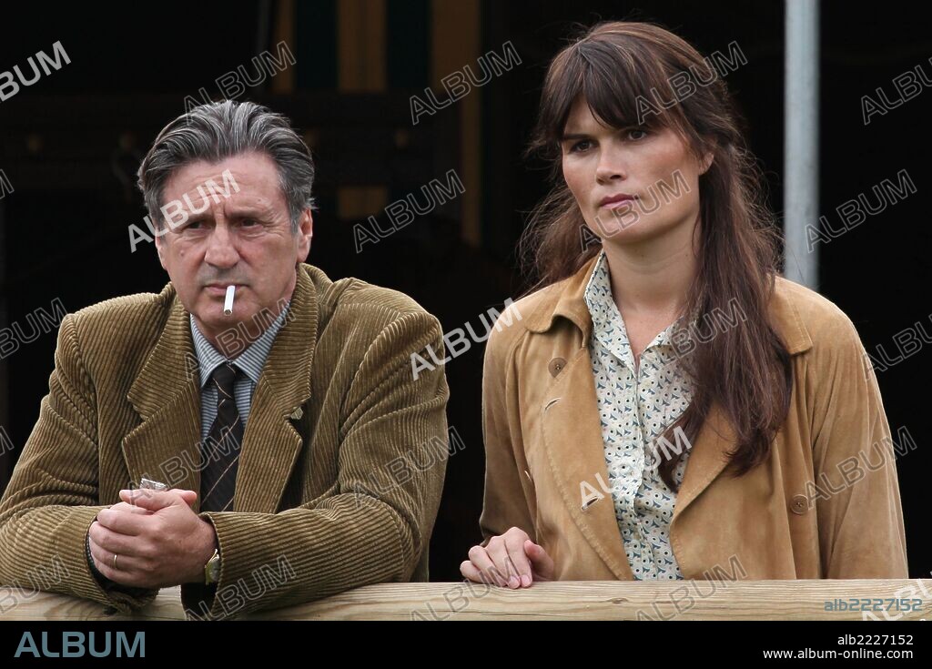 DANIEL AUTEUIL y MARINA HANDS en JAPPELOUP, DE PADRE A HIJO, 2013 (JAPPELOUP), dirigida por CHRISTIAN DUGUAY. Copyright SCOPE INVEST.