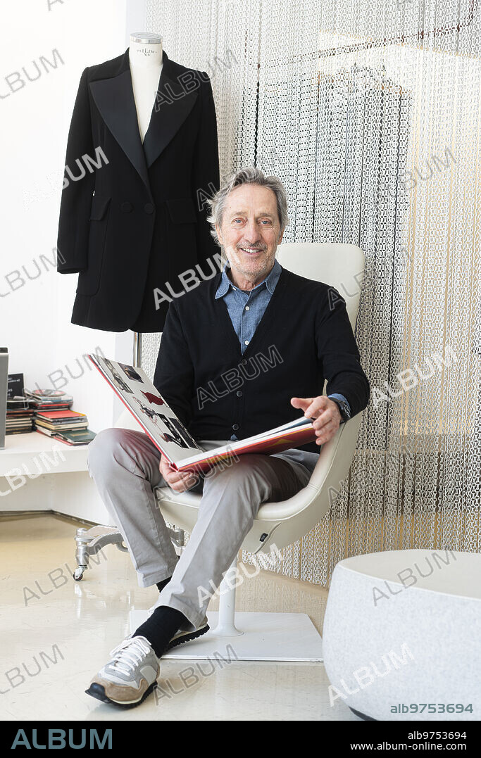 Madrid, 13/02/2023. Posado al diseñador de moda español Roberto torreta en su Taller. Foto: de san Bernardo. Archdc.