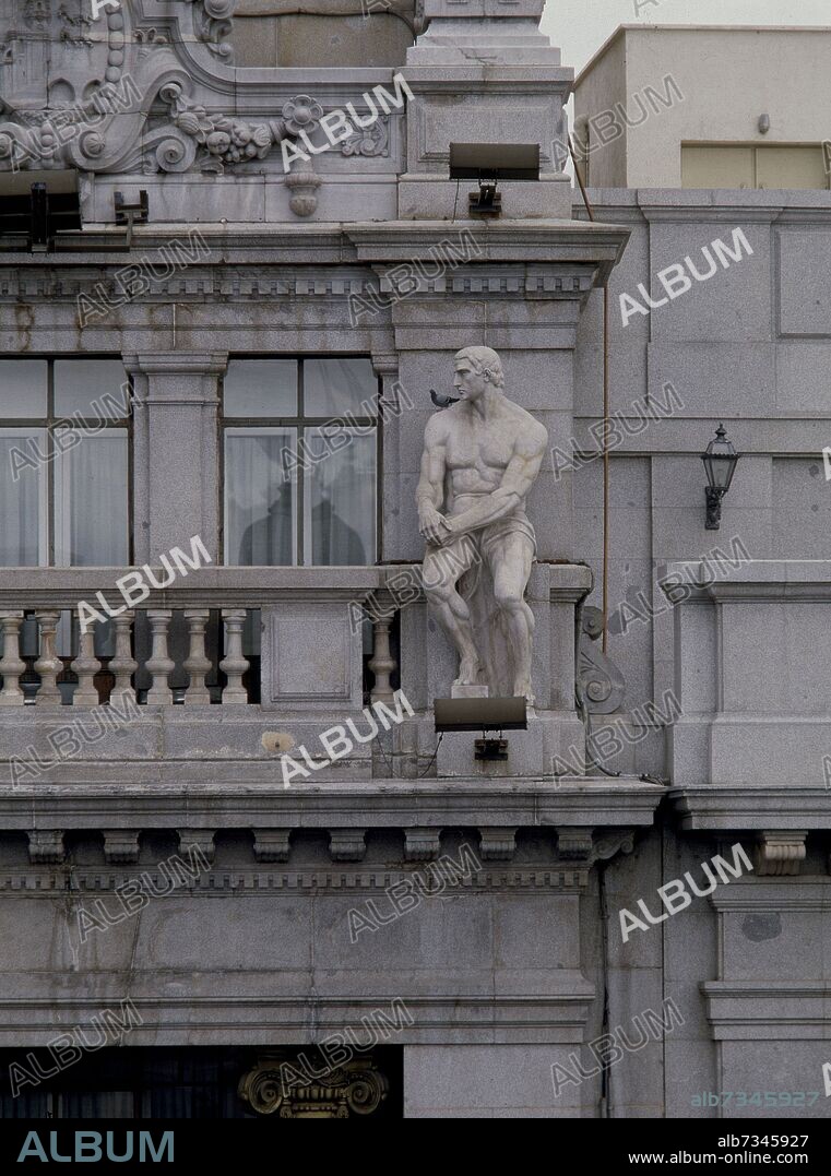 QUINTIN DE LA TORRE (1877-1966). ESCULTURAS DE LA FACHADA DEL EDIFICIO BANCO BILBAO EN LA CALLE ALCALA.