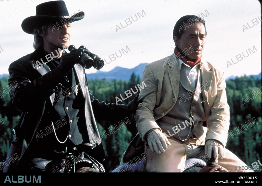 JACKIE CHAN and OWEN WILSON in SHANGHAI NOON, 2000, directed by TOM DEY. Copyright TOUCHSTONE PICTURES.