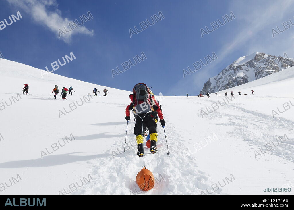 Climbing expedition on Mount McKinley, 6194m, Denali National Park, Alaska, United States of America, North America.