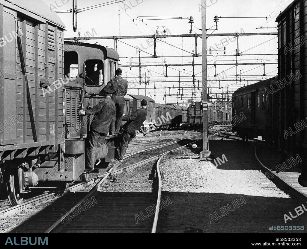 Rangering växlingsarbete växlingsarbetare på bangården i Malmö 1970.. Foto: Ove Wallin / Sydsvenskan / IBL Bildbyrå.
