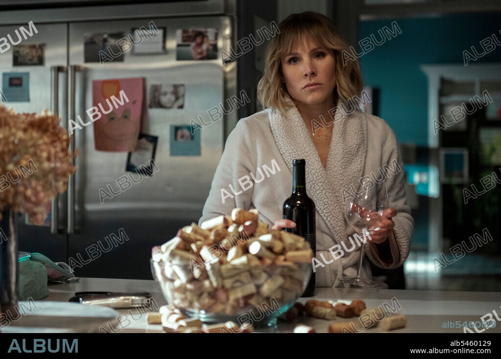 KRISTEN BELL in THE WOMAN IN THE HOUSE ACROSS THE STREET FROM THE GIRL IN THE WINDOW, 2022, directed by MICHAEL LEHMANN. Copyright Gloria Sanchez Productions.